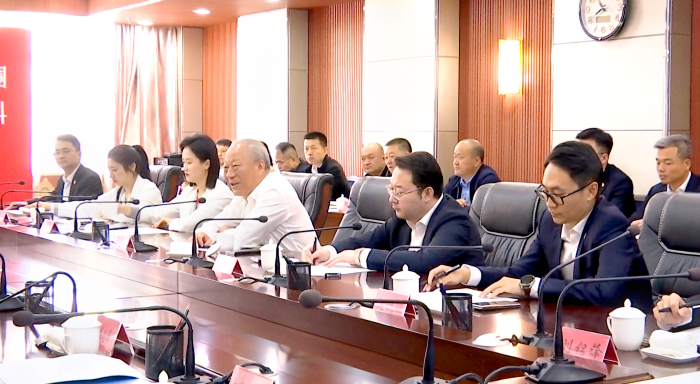 天天盈球下载理事長同新疆塔城地委副書記、行署專員阿依丁會談 2.png