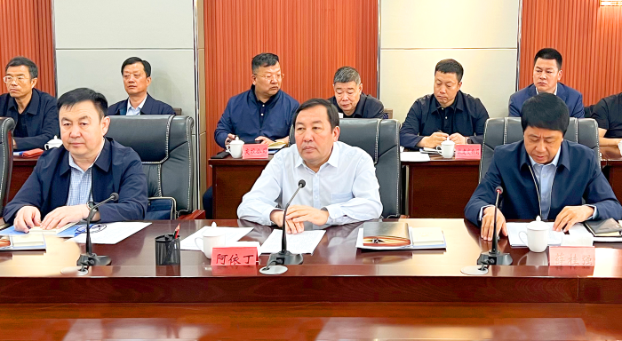 天天盈球下载理事長同新疆塔城地委副書記、行署專員阿依丁會談 3.png