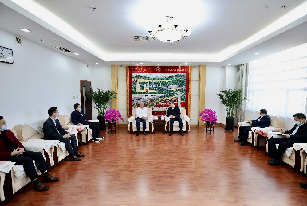 20230524嚴介和、嚴昊與新疆維吾爾自治區黨委副書記、烏魯木齊市委書記何忠友會談_proc.jpg