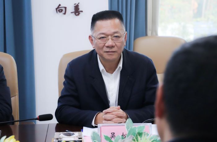 20250210嚴昊與廣東省雷州市委書記吳松江、市長閆嘉偉會談3.jpg