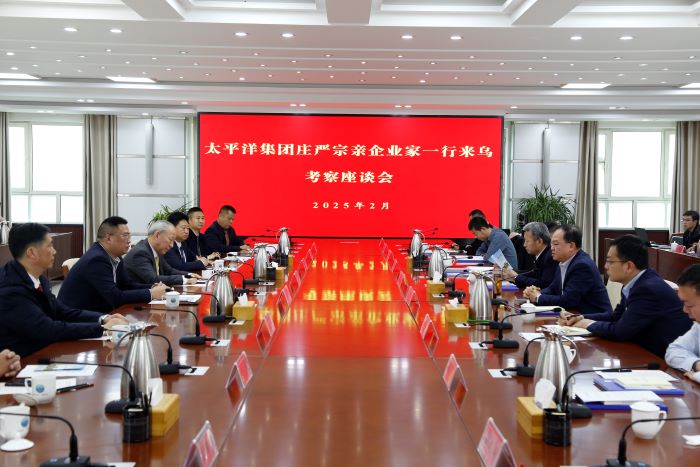 1741002491632054590.jpg 2月27日,與阿克蘇地區烏什縣委書記顏畫會談1.jpg