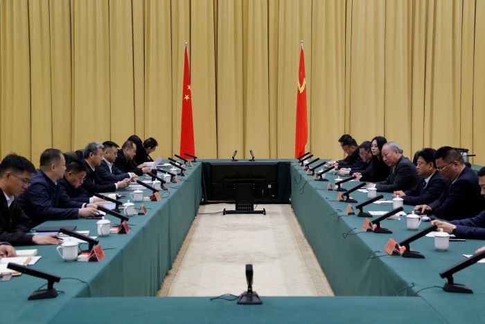 1741002610020014245.jpg 3月1日,與庫車市委副書記、常務副市長王鶴松會談1.jpg