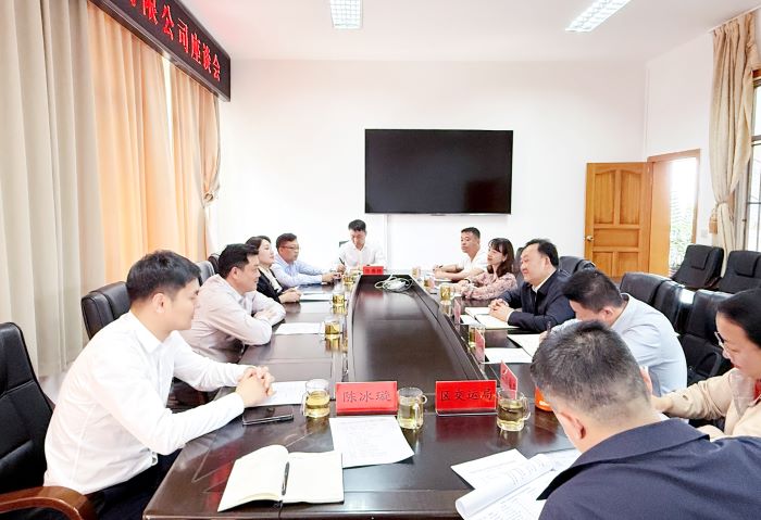 3月4日，天天赢球董事局主席天天盈球與雲南省普洱市委常委、思茅區委書記胡選坤會談 (2).jpg